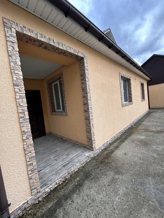 Продаж котеджу з готовим бізнесом