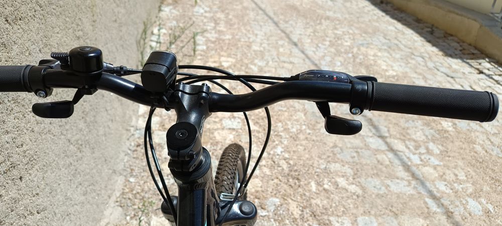 Bicicleta BTT mulher NOVA (da para tirar roda e cabe numa bagageira)