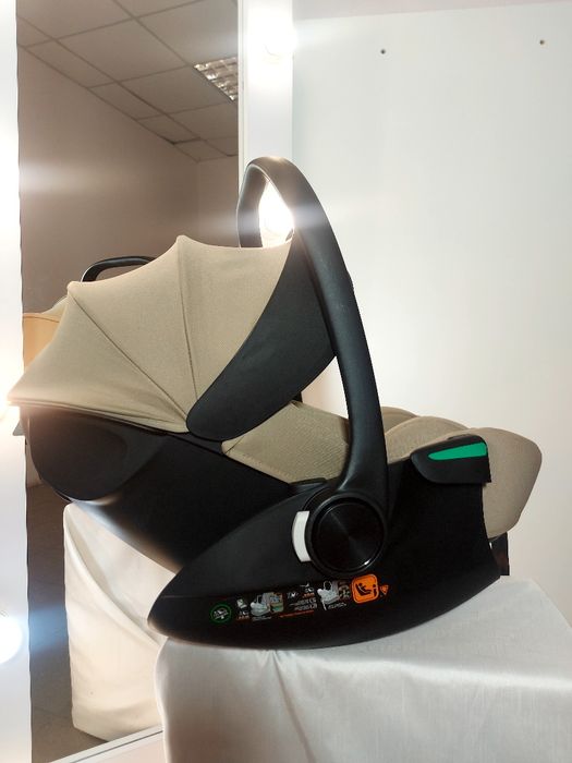 Автокрісло-автолюлька розкладається для сну тепер навіть в автомобілі