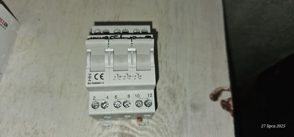 Przełącznik wyboru zasilania  3P 16A 1-0-2