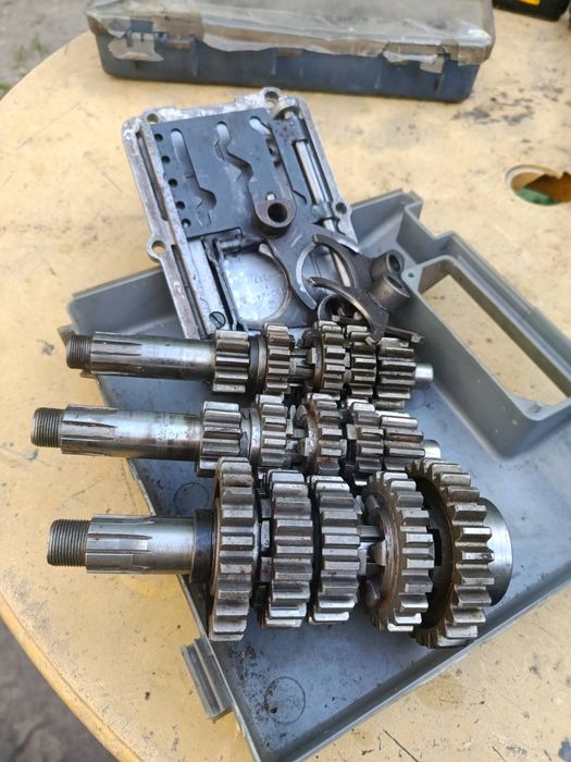 Продам запчасти cz250/513