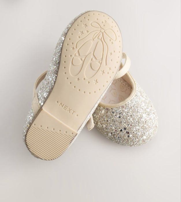 Продам детские туфли