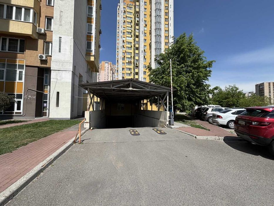 Продаж паркомісця за адресою проспект лобановського, ЖК Червонозоряний
