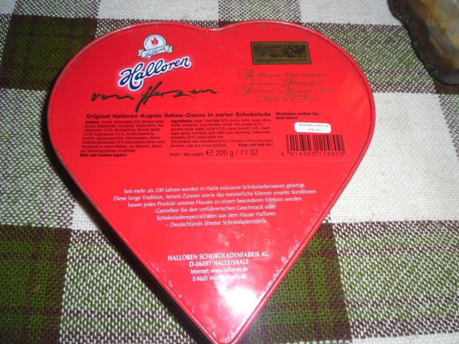 Коробочка металлическая  в форме сердца коллекционная