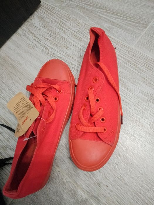 Buty trampki czerwone 40