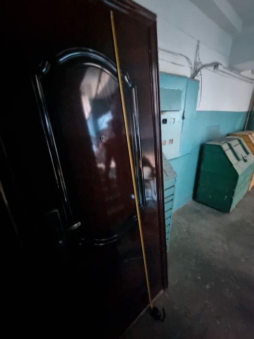 Продам входную дверь