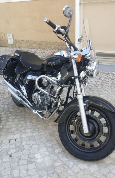 Moto keeway muito boa , moto muito bem conservada por ser de garagem