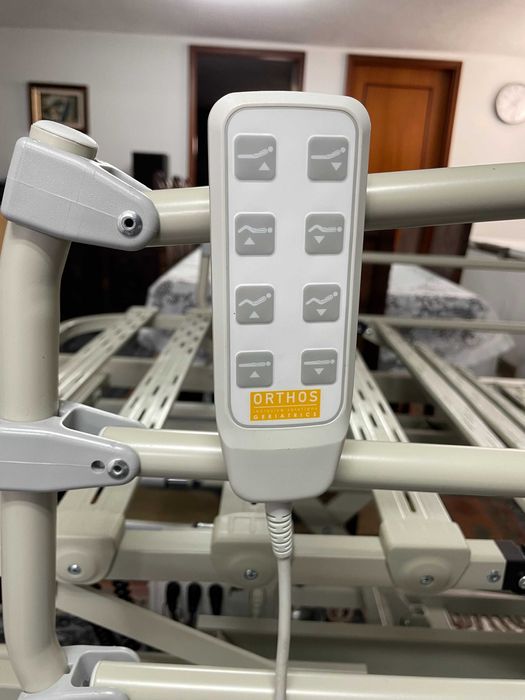 Cama Articulada com Elevador , completamente nova