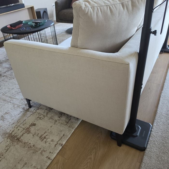 Sofá Moderno Bege/Creme (2m x 0,90cm) – Confortável e em Excelente Estado