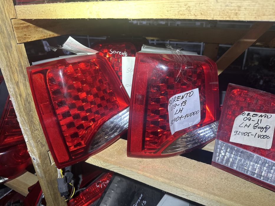 Фонарь задний правый левый KIA Sorento 2009-2013 г Цена разная галоген