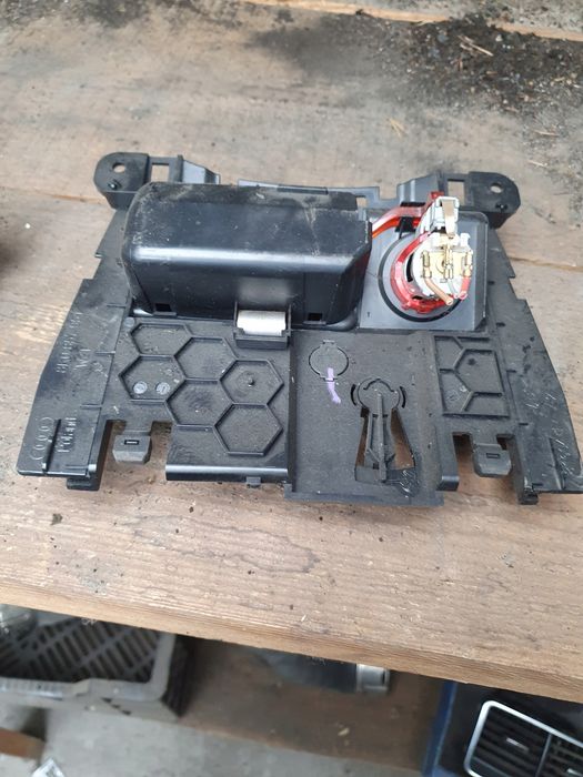 schowek popielniczka audi a4 b8 2.0 tdi 8k0857951 europa