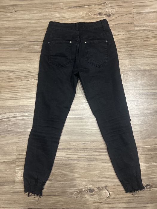 Czarne dżinsy z rozdarciami