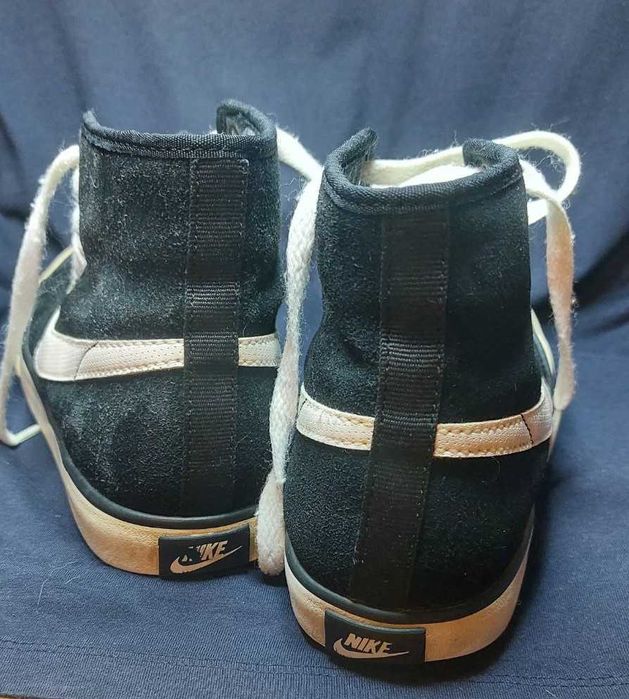 Фирменные кеды Nike.