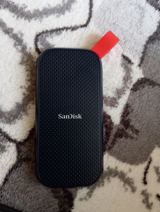Продам Зовнішній накопичувач SSD 1TB SanDisk Extreme Portable E30