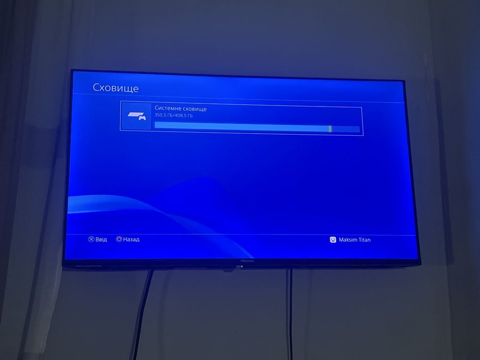 Продам ps4 slim.