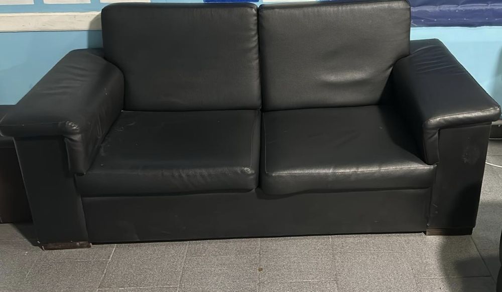 Sofá 2 lugares  preto