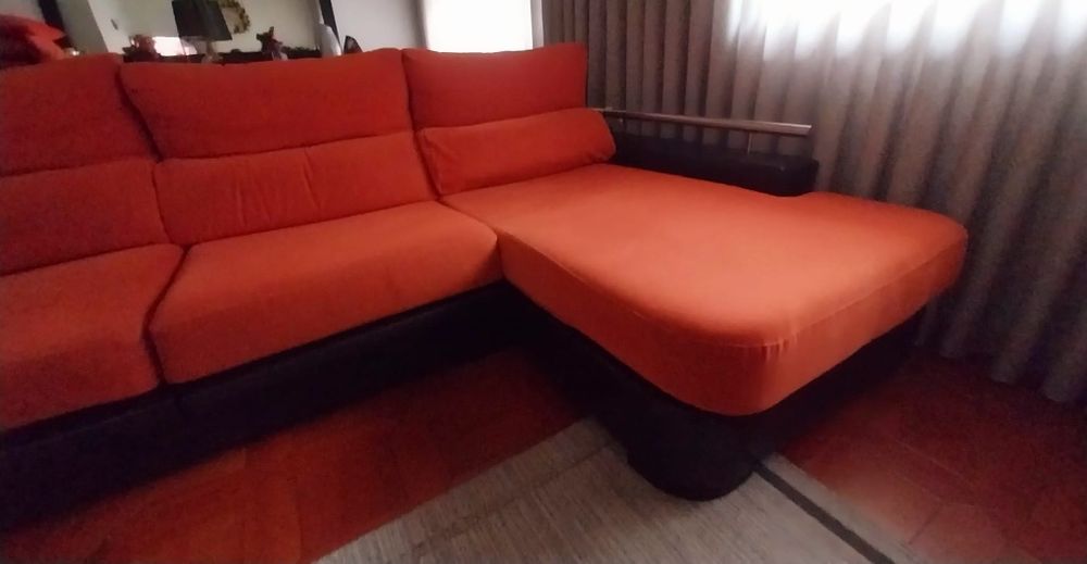 Sofá em estado de novo.