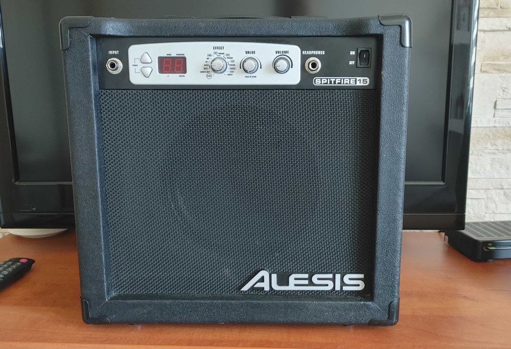 Combo gitarowe ALESIS SPITFIRE - 15 W - 80efektów, tuner