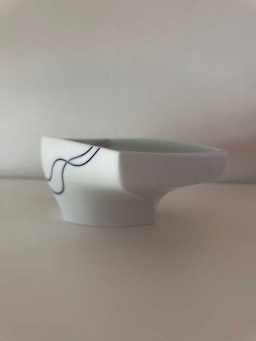 Centro de Mesa Vista Alegre Blue Line Collection by Mikaela Dörfel