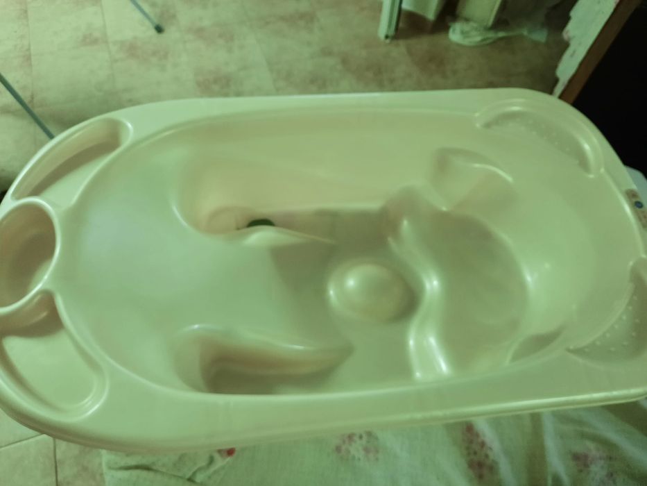 Banheira de bebé com suporte