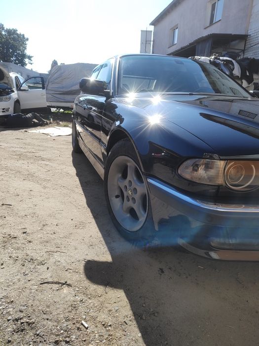 продам авто BMW 7