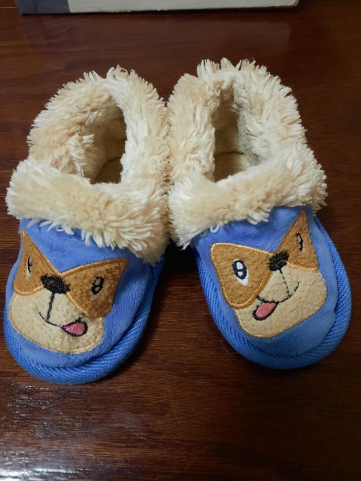 Продам детские тапочки.