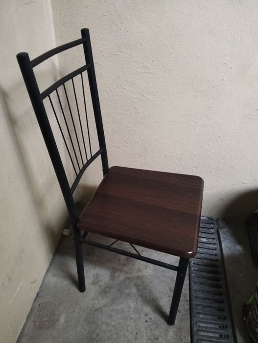 Mesa com 4 cadeiras nova