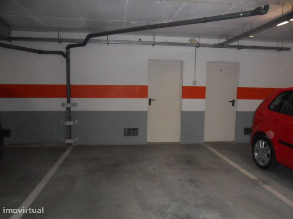 AREEIRO, T1 com garagem e arrecadação