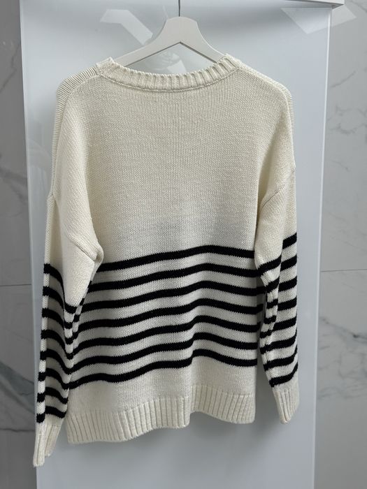 Sweter w paski damski kremowy