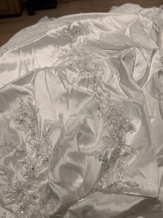 Suknia Ślubna San Patrick Pronovias Group  model Levande R. 36/38