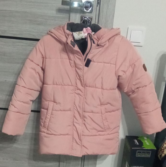 Куртка зимова на дівчинку 122-128
