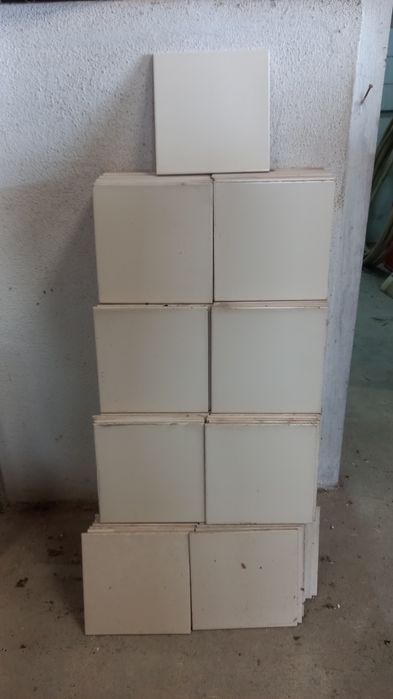 Lote de Azulejos Brancos Mate 20x20 cm (180 peças / 7,20 m²) – Novos
