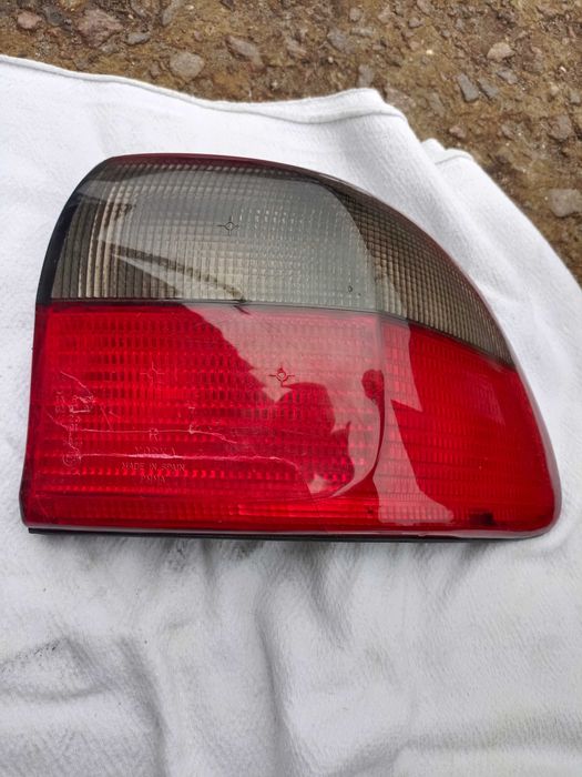 Задній фанарі Опель омега б 1996 год седан права сторона.