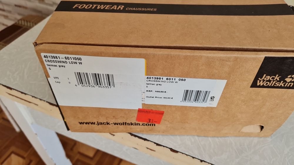 Кроссовки фирменные 38р