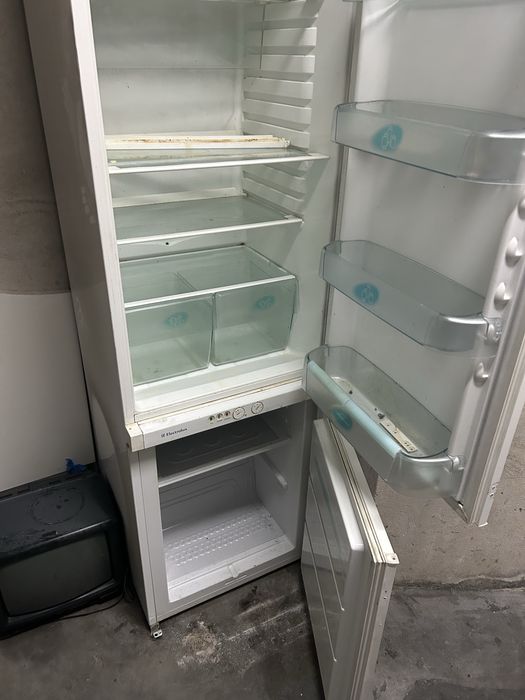 Lodowka do zabudowy 179 cm