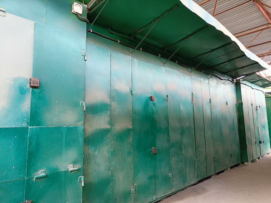 Продам (або здам)  контейнер на ринку в м.Славута