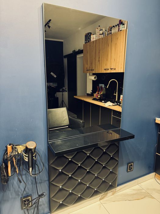 Pikowana konsola fryzjerska w stylu glamour. Polecam!