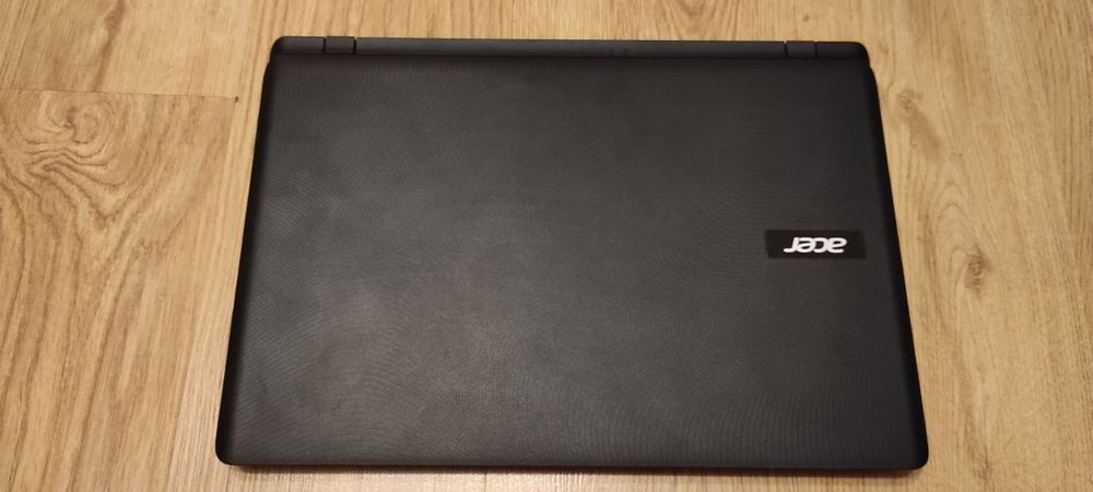 Laptop Acer ES1-732
