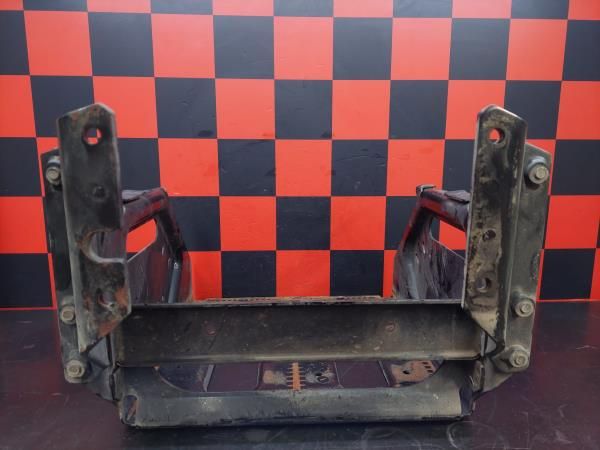 Base / caixa da bateria MITSUBISHI TRUCKS Canter