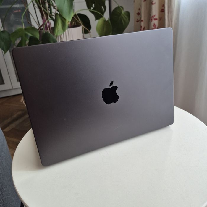 MacBook Pro 14" M5 24GB/1TB | 34 cykle | 100% bateria | Space Black | US | gwarancja Apple
