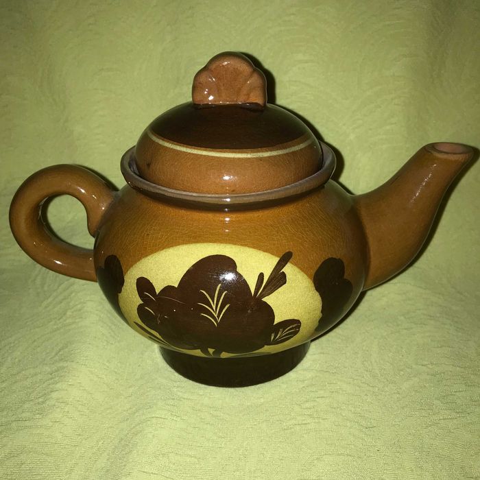 Чайник коричневый, керамический, декоративный