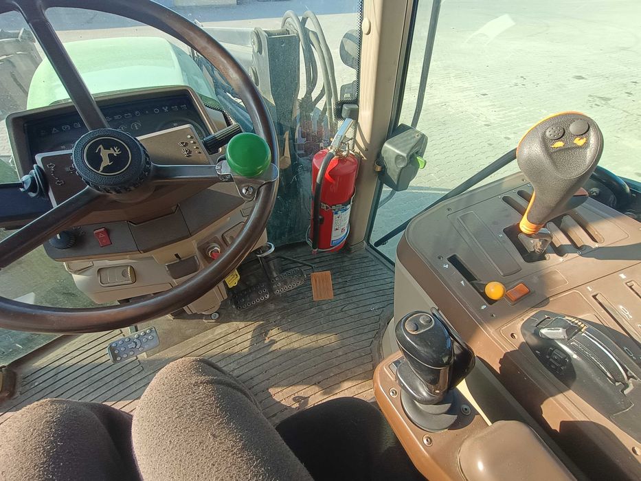 Ciągnik John Deere 6820