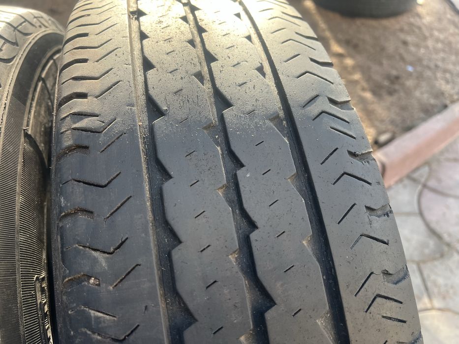 Резина вантажна літо шини 205/75 R 16 C Pirelli комплект