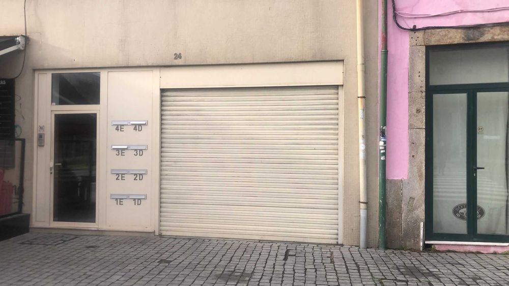 Lugar de estacionamento disponível para aluguer no Centro do Porto!