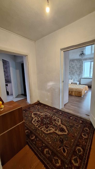 Продам дом в центре поселка Великодолинское.