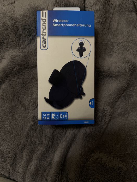Новий тримач в автомобіль з бездротовою зарядкою