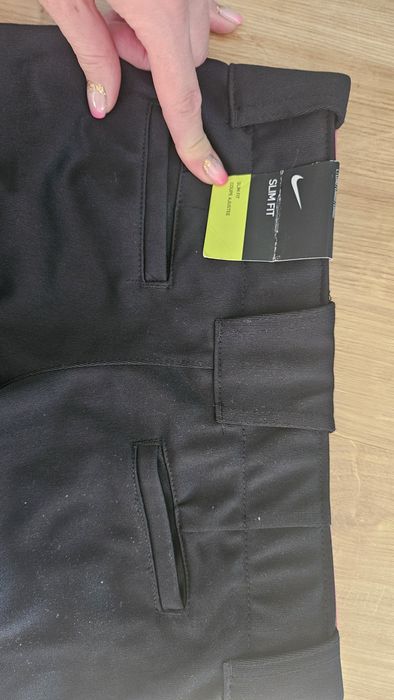 Spodnie sportowe rybaczki Nike slim fit S