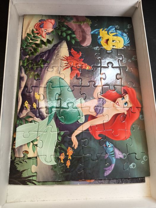 2 Puzzle Disney Princesas Ariel e Branca de neve.