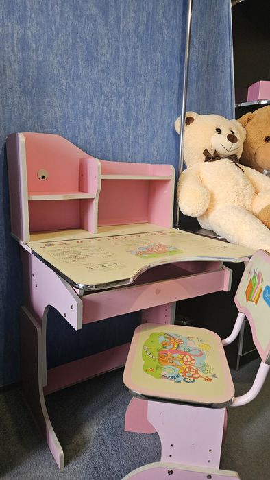 Відам дитячий столик та стілеці