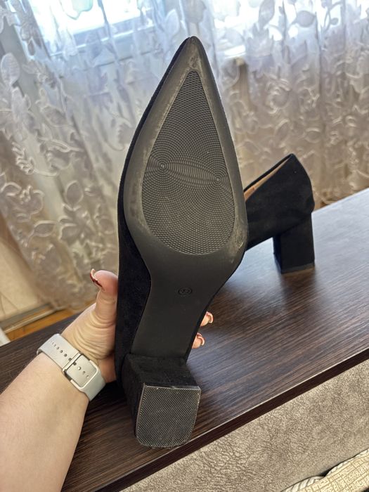 Продам замшеві туфлі